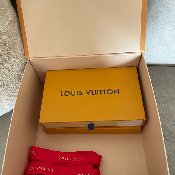 Louis Vuitton boxes (set of 4 boxes and 2 wallet dust bags) - Picture 3 of 4